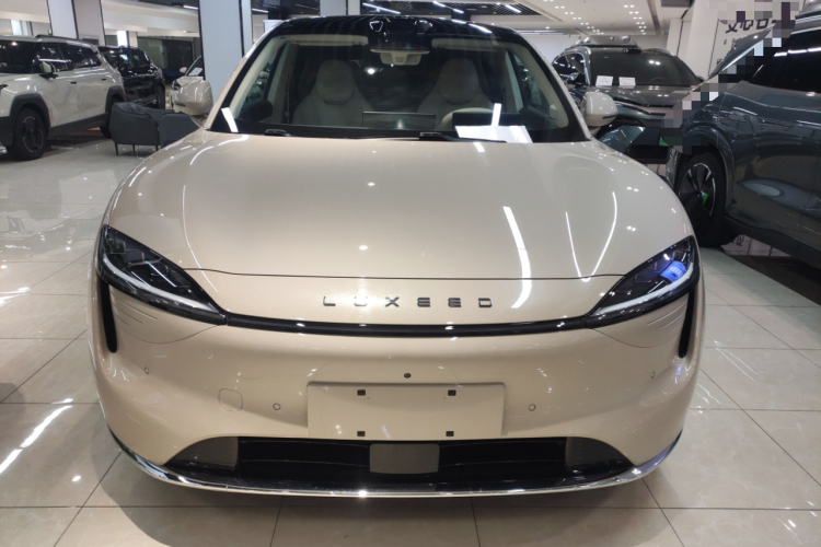 鸿蒙智行 智界R7 2025款 增程 251km Max车身外观2