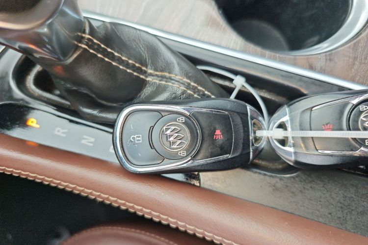 别克 昂科威 2016款 20T 两驱精英型中控内饰7001