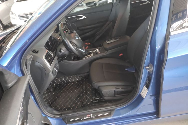 宝马1系 2019款 118i 时尚型中控内饰19