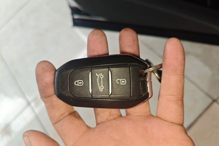 标致4008 2017款 350THP 精英版中控内饰7001