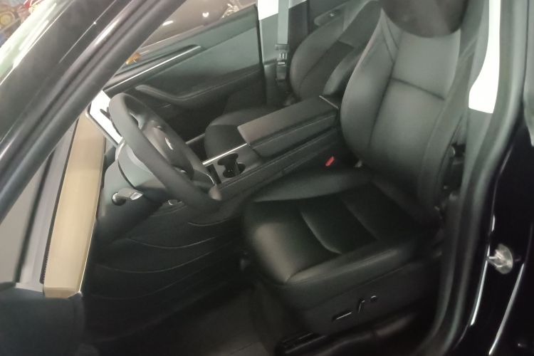 特斯拉 Model Y 2023款 后轮驱动版中控内饰19