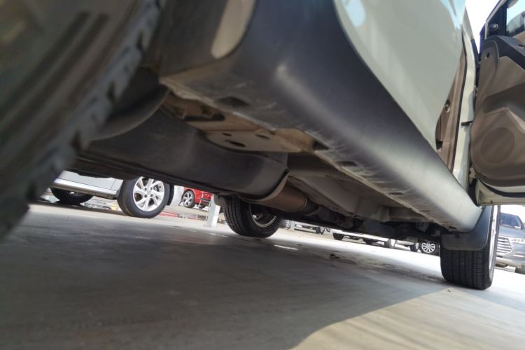 双龙 柯兰多 2011款 2.0T 柴油两驱自动豪华导航版局部细节9001