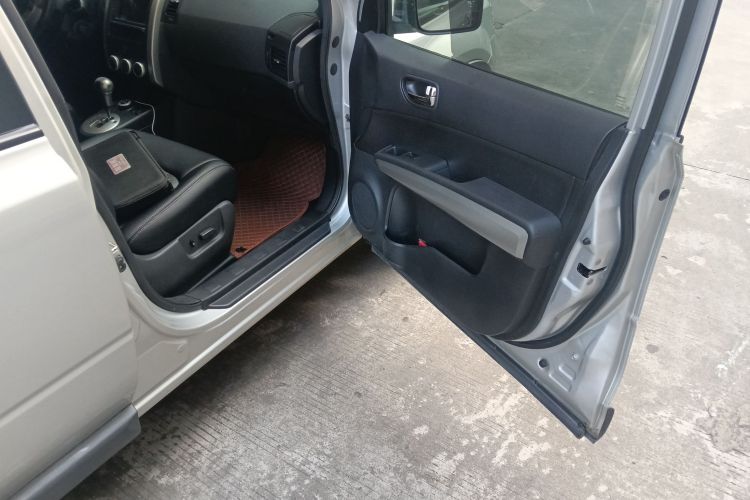 日产 奇骏 2012款 2.5L CVT豪华版 4WD局部细节9005