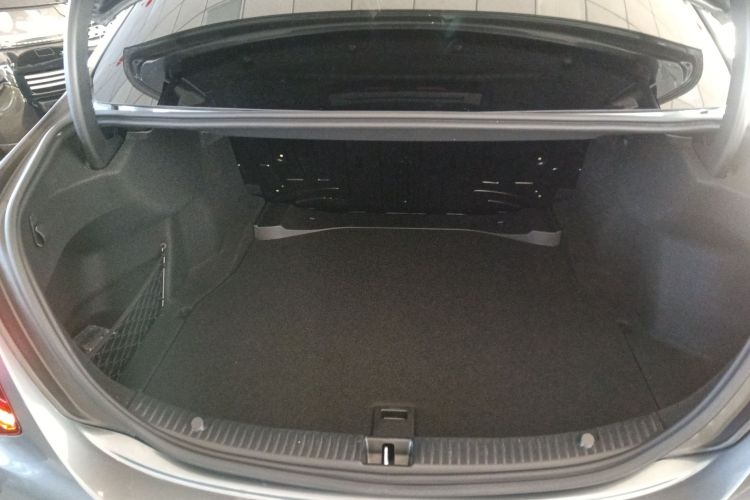 奔驰C级 2020款 C 260 L 运动版机舱底盘23