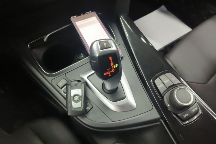 宝马3系 2017款 318i 时尚型局部细节18