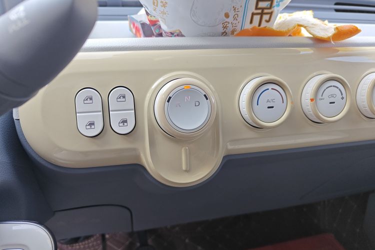 奔腾小马 2025款 222km 闪电马中控内饰18