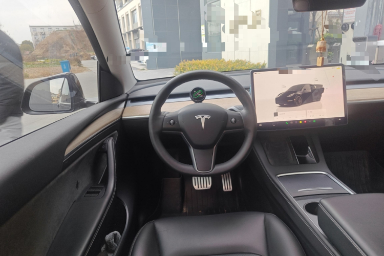 特斯拉 Model Y 2022款 Performance高性能全轮驱动版中控内饰13