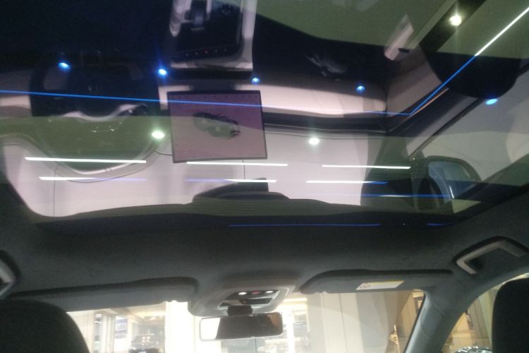 极氪001 2025款 WE版 100kWh 后驱局部细节22