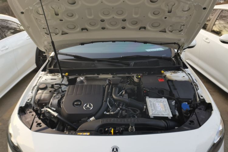 奔驰A级 2021款 A 200 L 运动轿车时尚型机舱底盘24