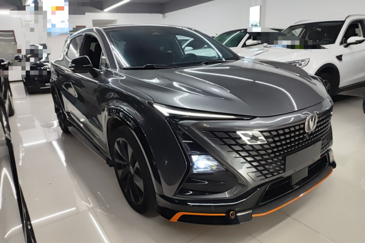 长安UNI-T 2022款 1.5T 运动版 尊贵型车身外观6002