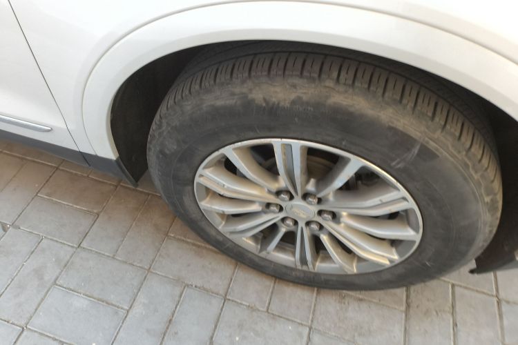 凯迪拉克XT5 2018款 28T 四驱豪华型车身外观10