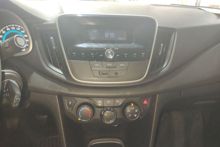 雪佛兰 科沃兹 2016款 1.5L 手动欣享版中控内饰16