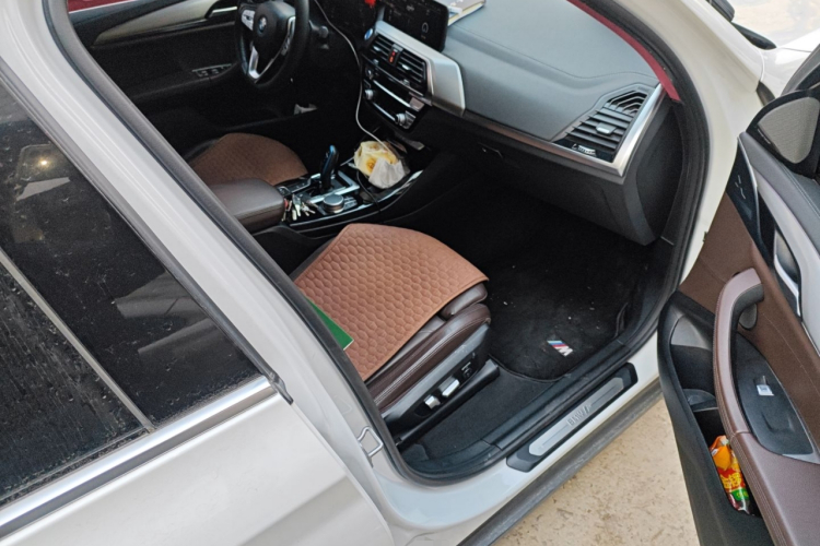 宝马iX3 2021款 创领型局部细节9005