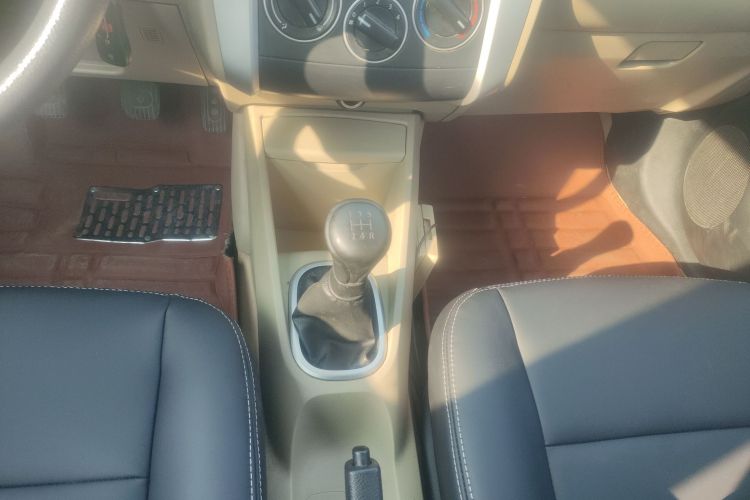 启辰R50 2014款 1.6L 手动精彩版中控内饰18