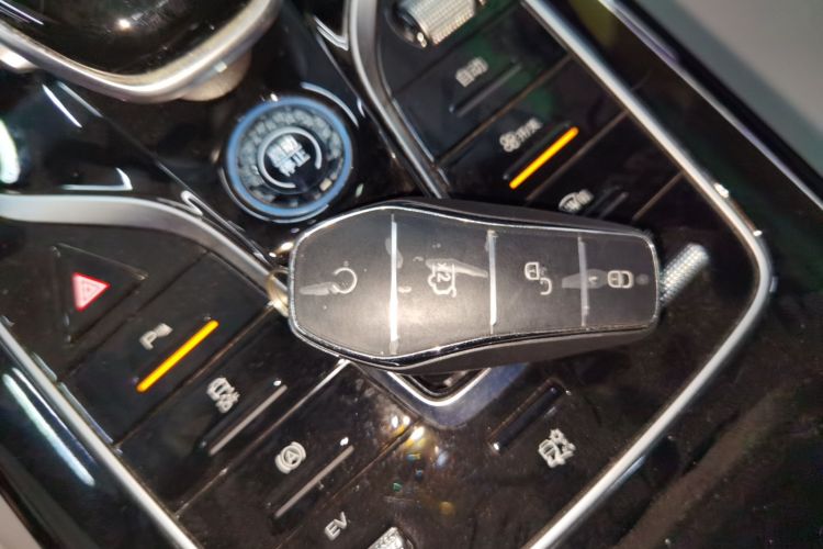 比亚迪 秦PLUS 2023款 冠军版 DM-i 120KM领先型中控内饰11