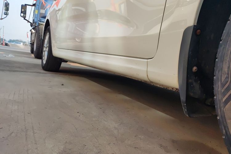 起亚K2 2017款 三厢 1.4L MT GLS局部细节9001