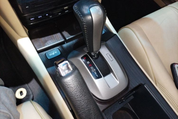 本田 歌诗图 2012款 2.4L 豪华版中控内饰18