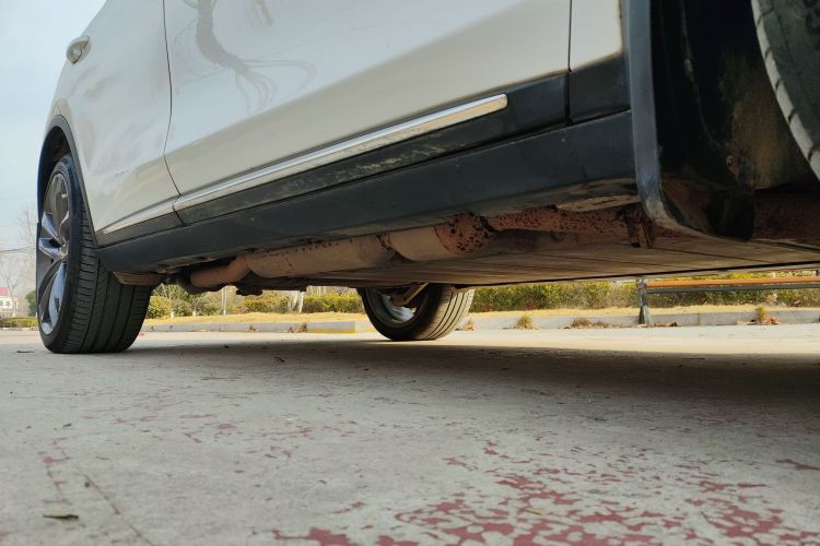 比亚迪 唐新能源 2018款 DM 2.0T 全时四驱智联创享型 7座 国V局部细节9001