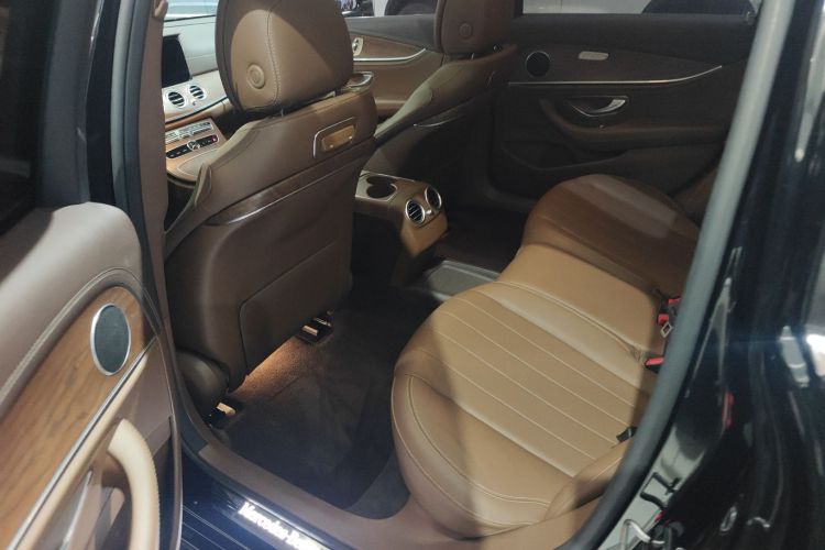 奔驰E级 2018款 改款 E 300 L 时尚型中控内饰21