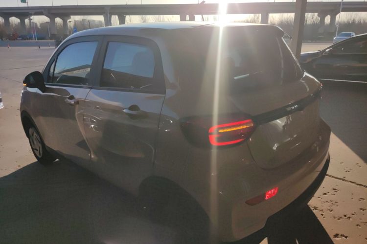 零跑汽车 零跑T03 2023款 200轻享版车身外观4