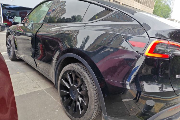 特斯拉 Model Y 2021款 标准续航后驱版车身外观4