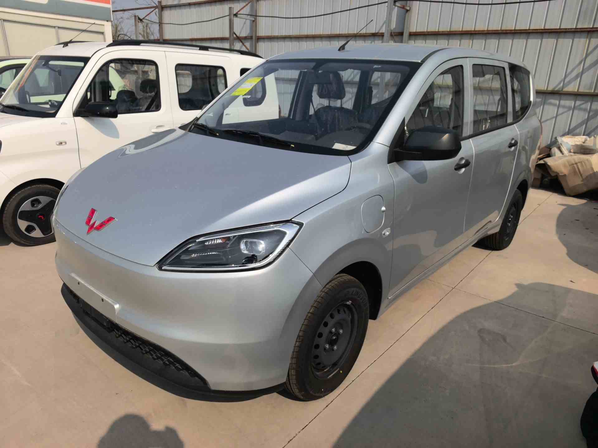 五菱汽车 五菱宏光新能源 2024款 纯电版 300KM 标准型(2)