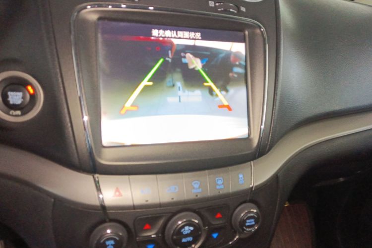 道奇 酷威 2016款 2.4L 两驱旅行版中控内饰16