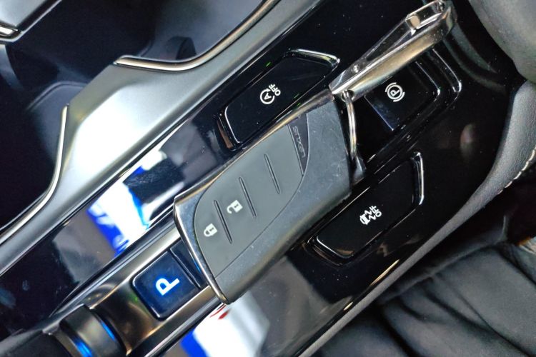 雷克萨斯NX 2022款 260 前驱 创驰版中控内饰11