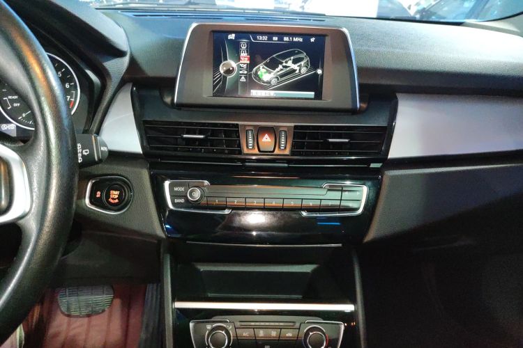 宝马2系旅行车 2016款 218i 时尚型局部细节16