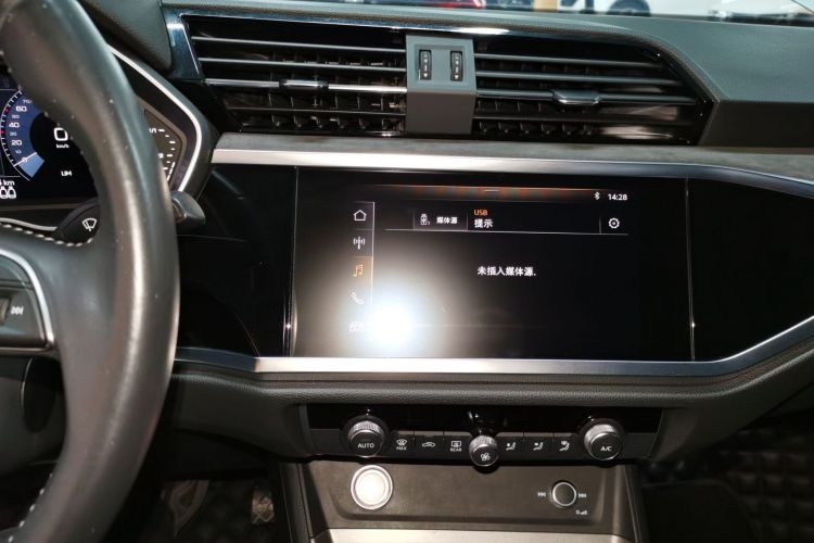 奥迪Q3 2019款 35 TFSI 进取动感型局部细节16