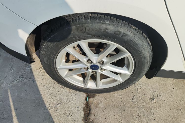 福特 福克斯 2017款 两厢 1.6L 自动风尚型智行版车身外观6008