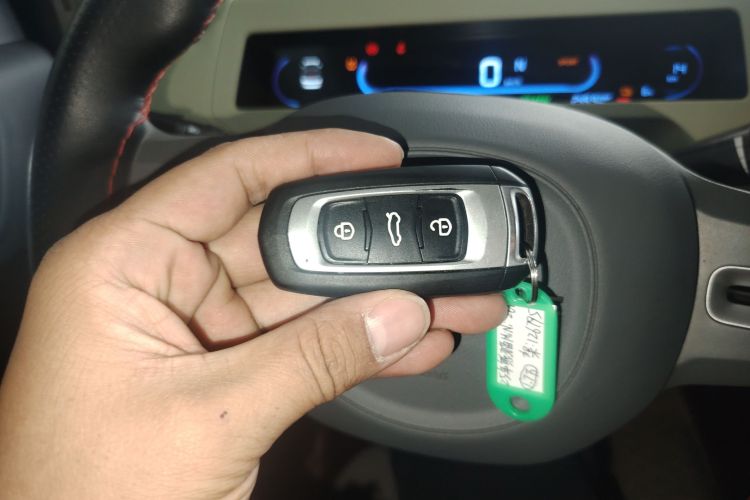 吉利银河 2024款 熊猫mini 200km 龙腾PRO版中控内饰7001