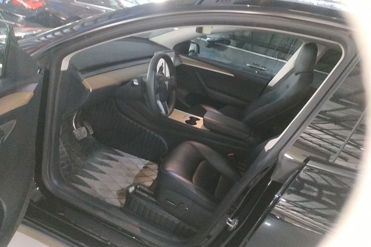 特斯拉 Model Y 2022款 改款 后轮驱动版中控内饰20