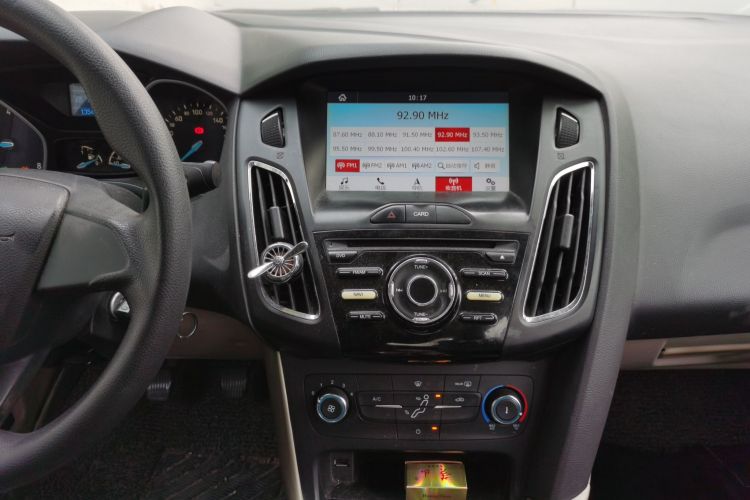 福特 福克斯 2017款 三厢 1.6L 手动舒适型智行版局部细节16