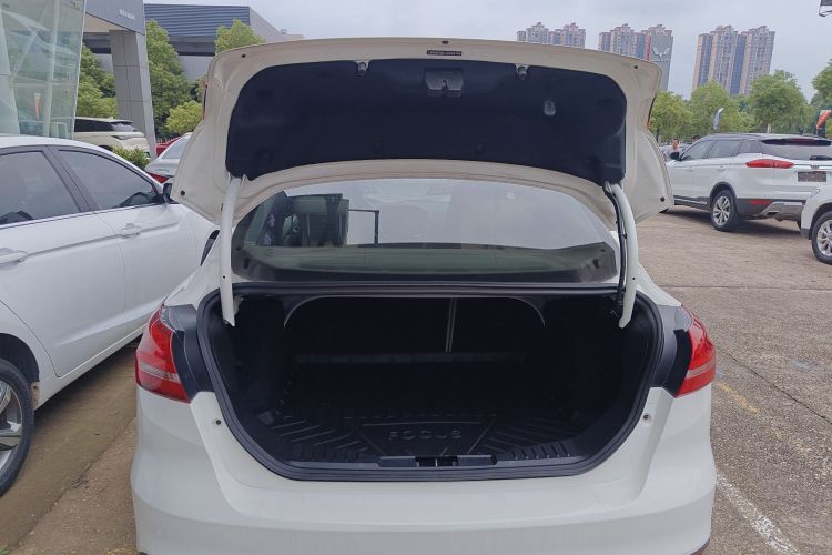 福特 福克斯 2018款 三厢经典 1.6L 自动舒适型智行版中控内饰23