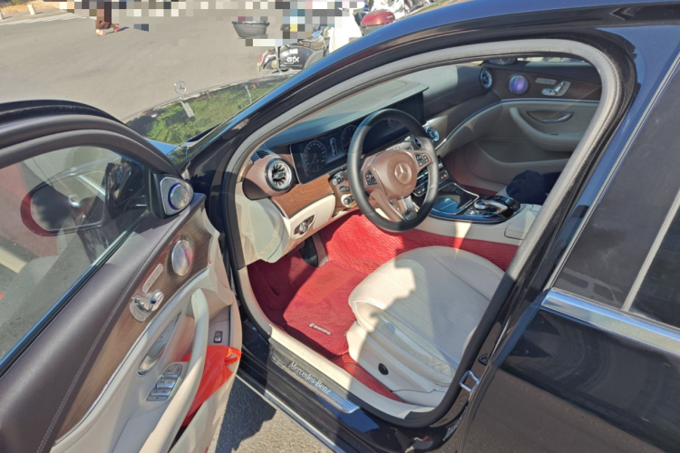 奔驰E级 2017款 E 300 L 豪华型中控内饰7003