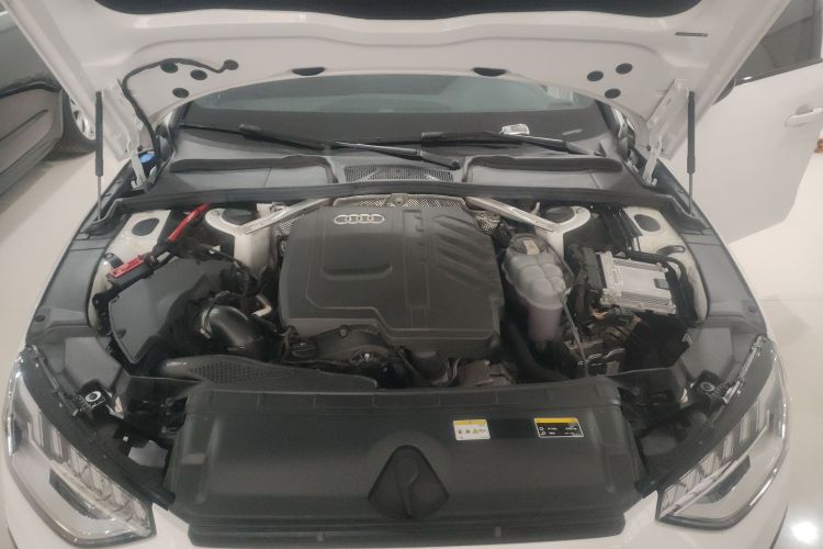 奥迪A4L 2024款 40 TFSI 豪华动感型机舱底盘24