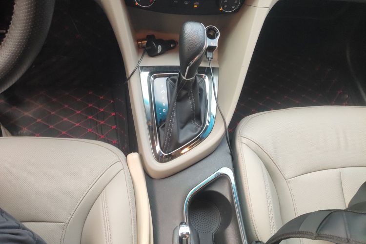 别克 英朗 2021款 典范 1.5L 自动精英型中控内饰18