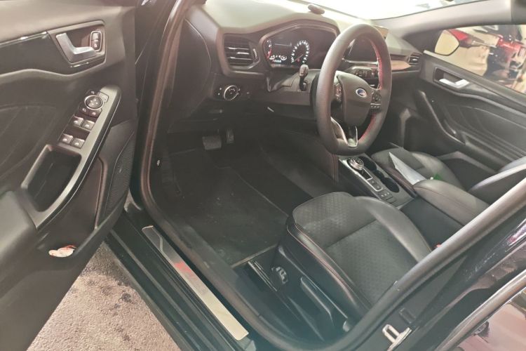 福特 福克斯 2020款 三厢 EcoBoost 180 自动ST Line中控内饰20