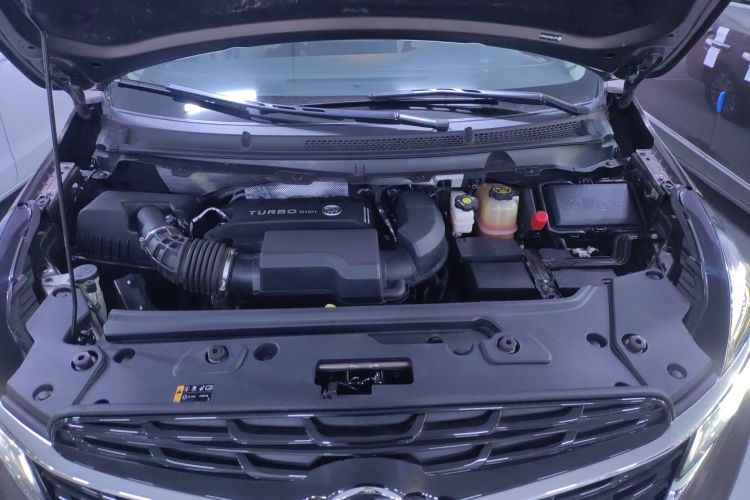 别克GL8 2022款 陆上公务舱 652T 豪华型机舱底盘24