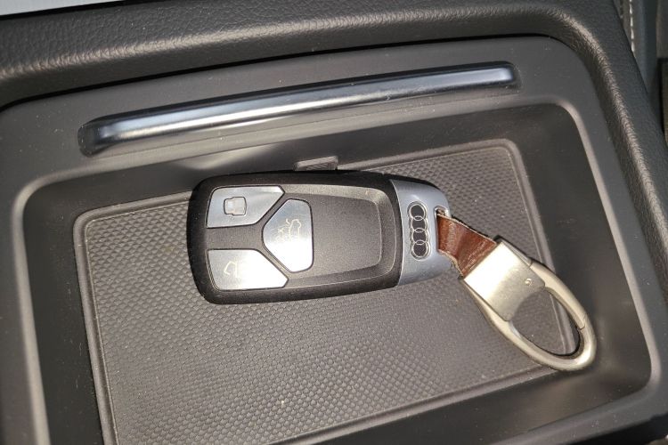 奥迪Q5L 2020款 改款 40 TFSI 荣享时尚型中控内饰7001