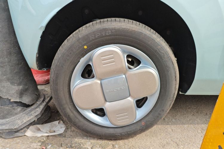 吉利银河 2024款 熊猫mini 200km 耐力熊车身外观6008