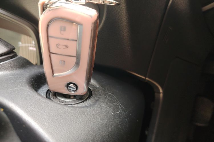 丰田 卡罗拉锐放 2023款 2.0L 先锋版中控内饰7001