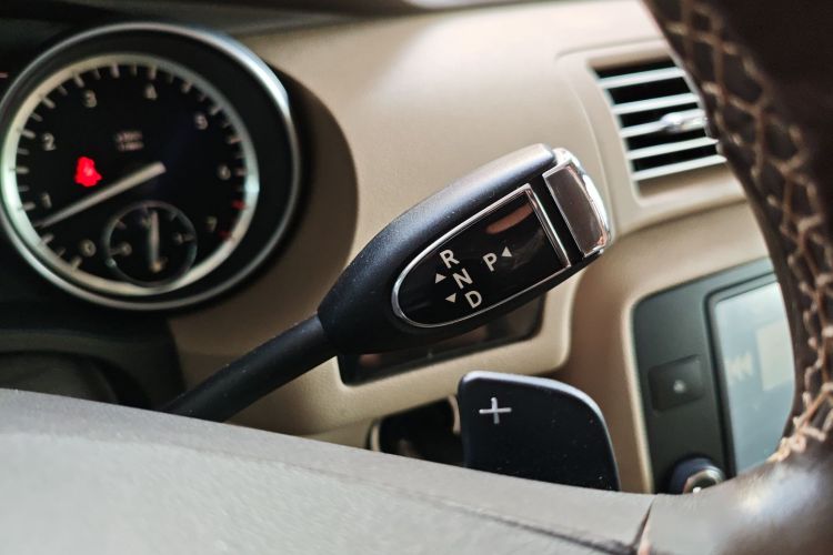 奔驰R级 2015款 R 320 4MATIC 豪华型中控内饰18