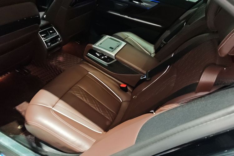 宝马7系 2019款 改款 730Li M运动套装中控内饰7004