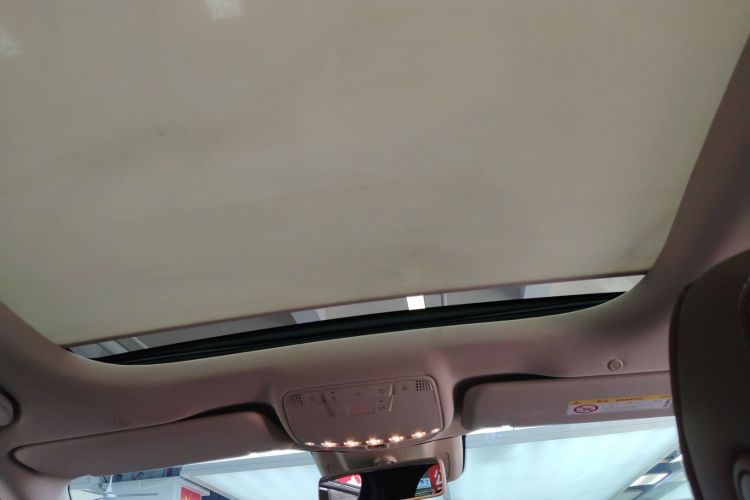 奔驰E级 2020款 改款 E 300 L 运动殊享版中控内饰22