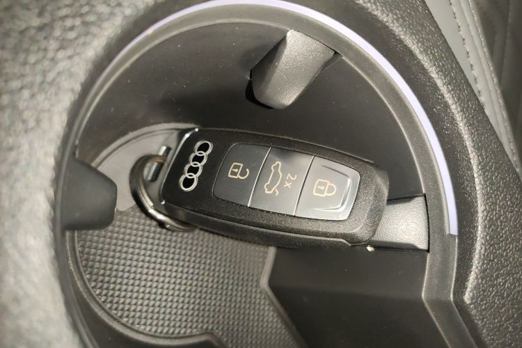 奥迪A3 2025款 A3L Limousine 35TFSI 飞驰尊享型中控内饰7001