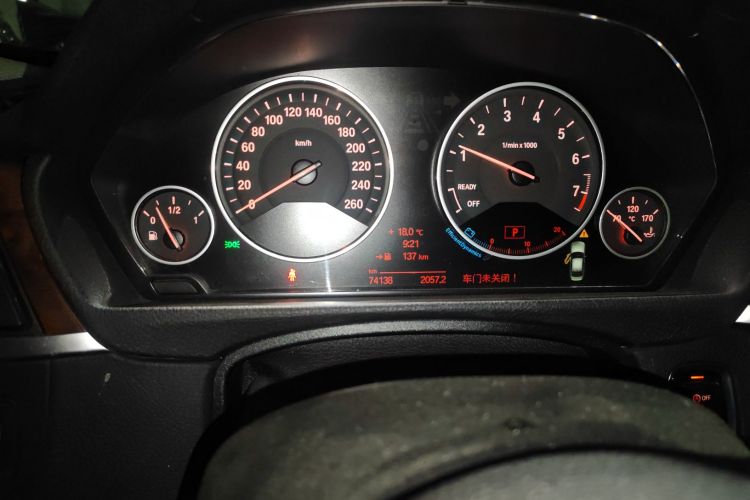 宝马3系 2013款 改款 320Li 豪华设计套装中控内饰15