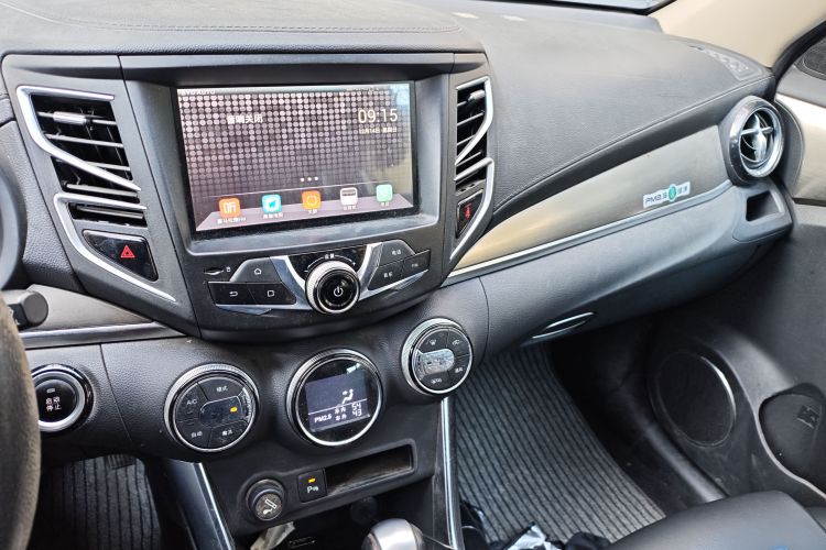 比亚迪 宋 2017款 盖世升级版 1.5TID 自动豪雅型中控内饰16