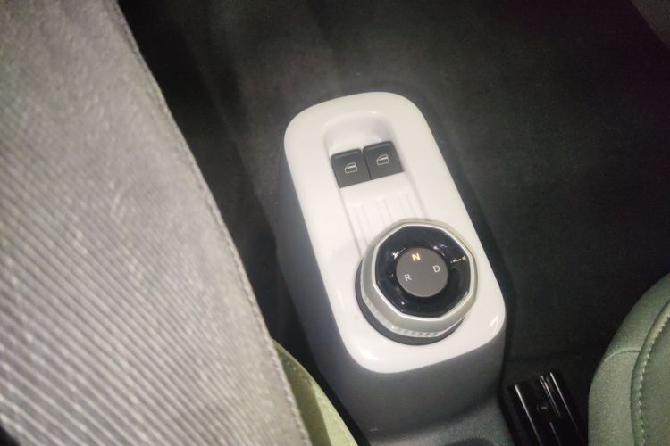 吉利银河 2025款 210km 熊猫骑士中控内饰18